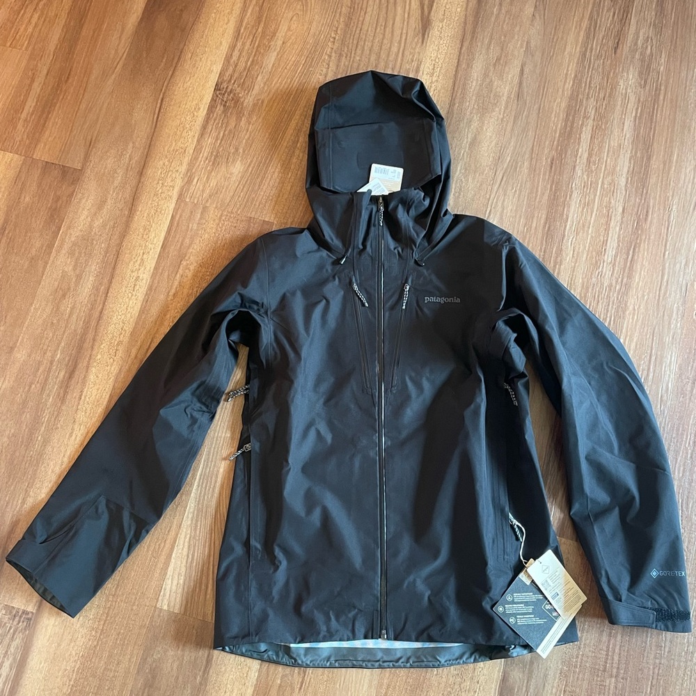 NWT Patagonia Women’s Triolet - Shell jacket